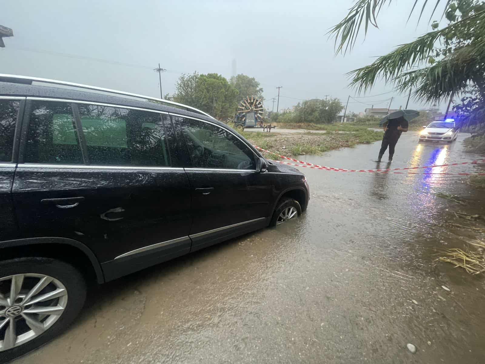 Αιτωλοακαρνανία: Πλημμύρισαν οι δρόμοι στο Αιτωλικό – Άντληση υδάτων από υπόγεια στην Κατόχη – ΦΩΤΟ και ΒΙΝΤΕΟ