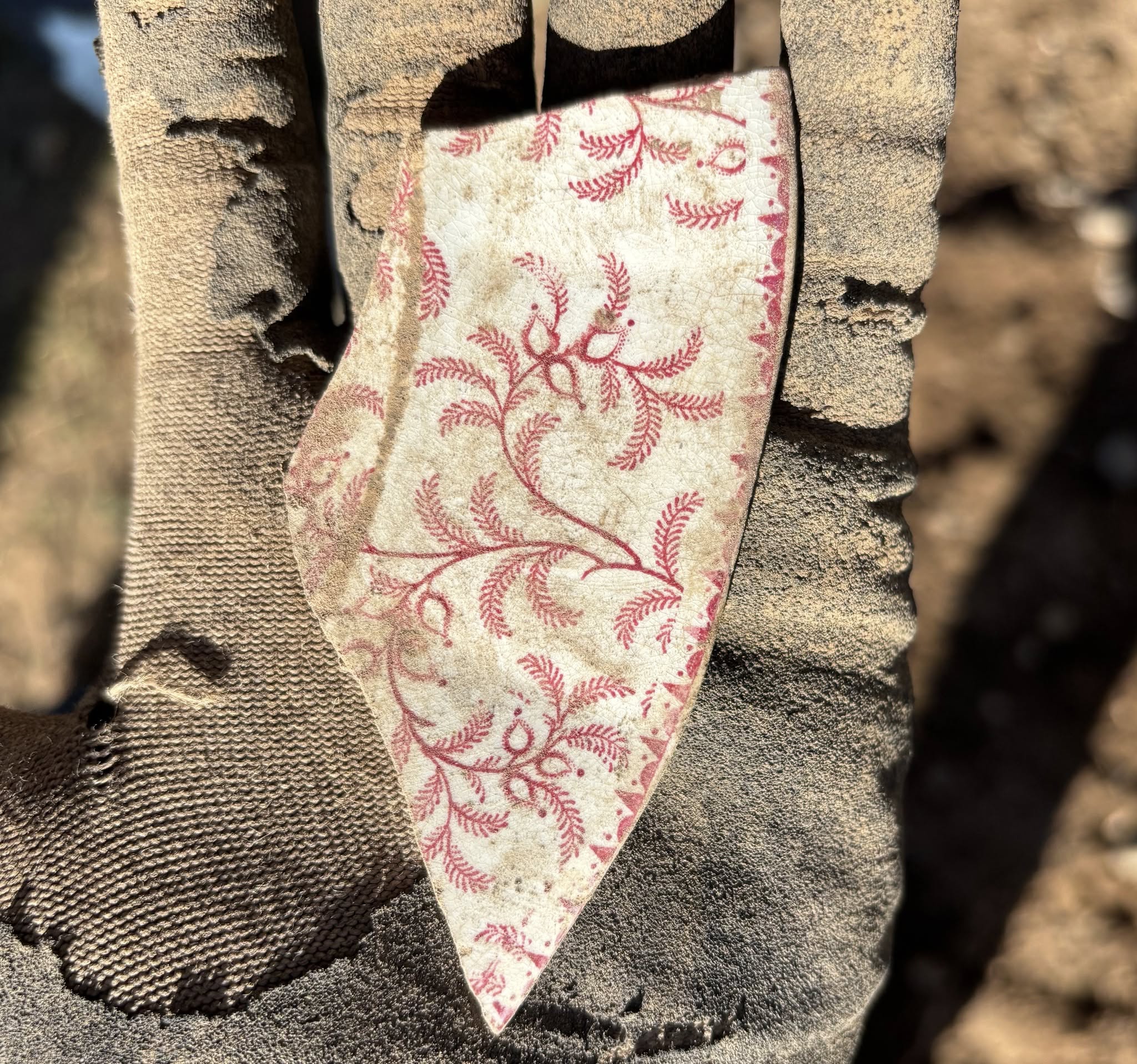 Εκπληκτική ανακάλυψη κάτω από το πάτωμα ταβέρνας - Η φωτιά έφερε στο φως σπάνια νομίσματα και προϊστορικά αντικείμενα