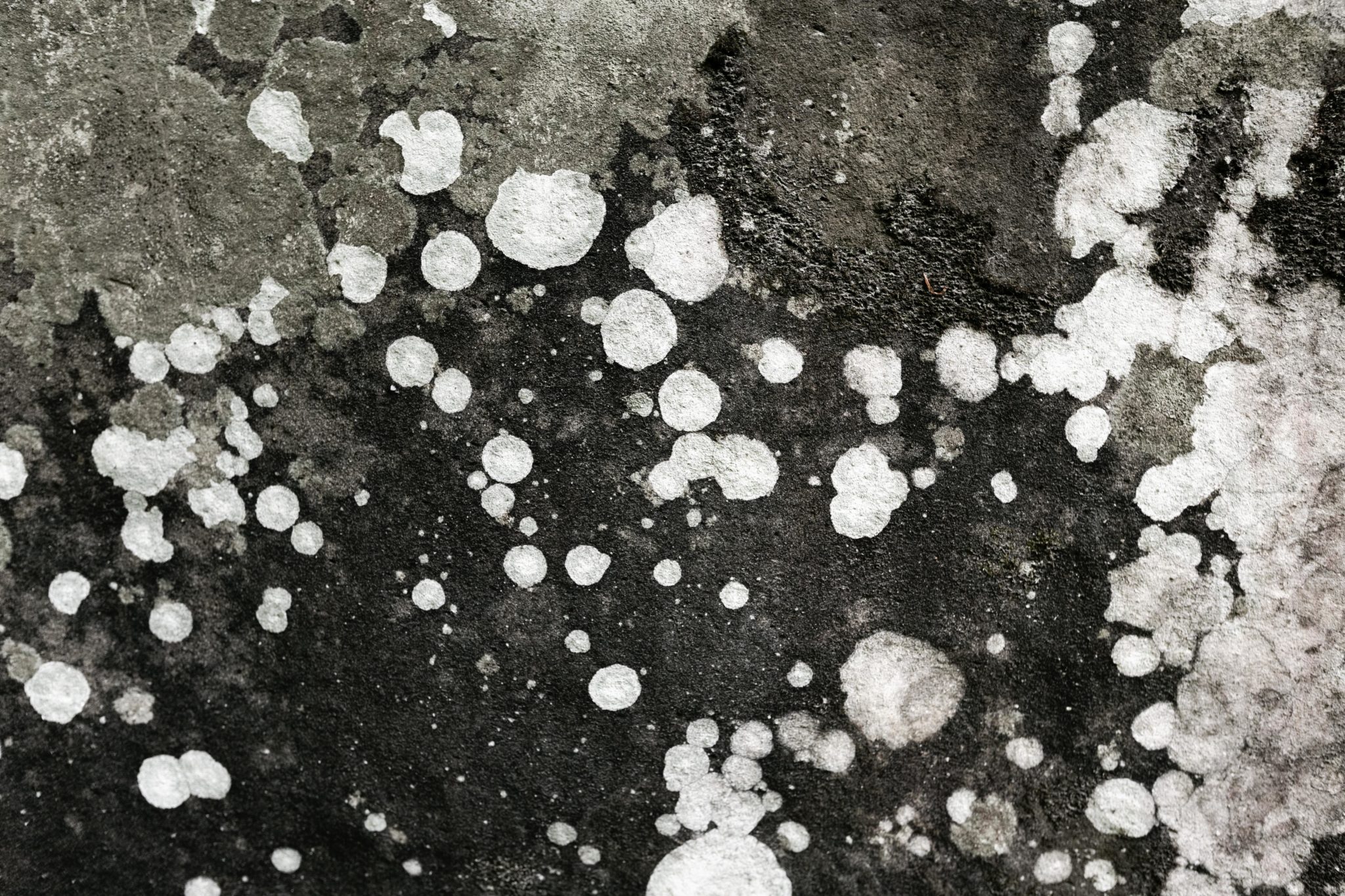 Επιστήμονες ανακάλυψαν “αποτυπώματα” σε χαλαζόλιθους – πώς ανατρέπονται τα μυστήρια για το χαλάζι. Φωτογραφία: Freepik