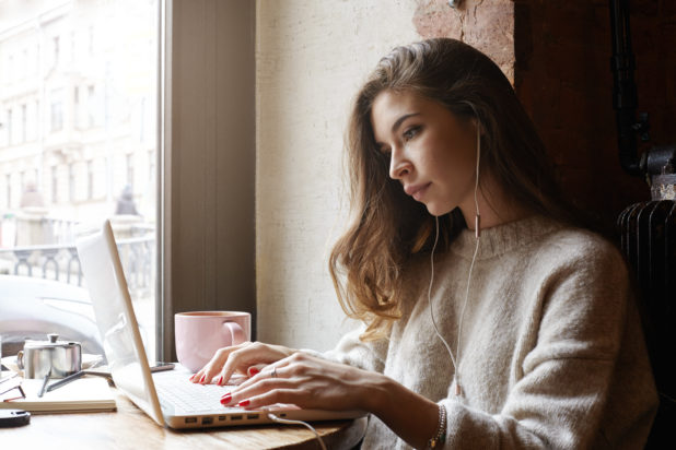 Ο πρώην της της έστειλε σε αρχείο excel όλα τα δώρα που της πήρε για να τα επιστρέψει – “είπε ότι με έβλεπε σαν επένδυση άρα του τα χρωστάω” . Φωτογραφία: Freepik