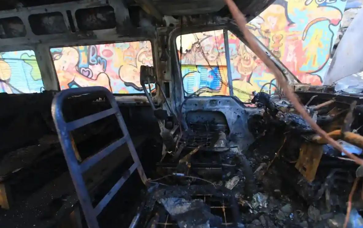 Κάηκαν ολοσχερώς αυτοκίνητα στον Άλιμο – Δείτε βίντεο 