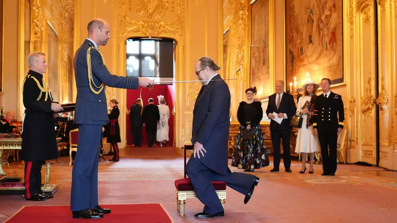 Βρετανία: Ο πρίγκιπας Ουίλιαμ έχρισε «Σερ» τον ηθοποιό Γκάρι Όλντμαν – «Δεν συγκρίνεται ούτε με το βραβείο Όσκαρ»