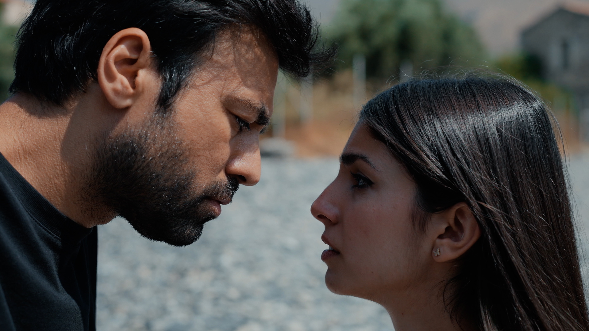 Η γη της ελιάς: Η Αθηνά «συλλαμβάνει» τον Τζον και την Ιουλία στο κρεβάτι- Καταιγιστικές εξελίξεις