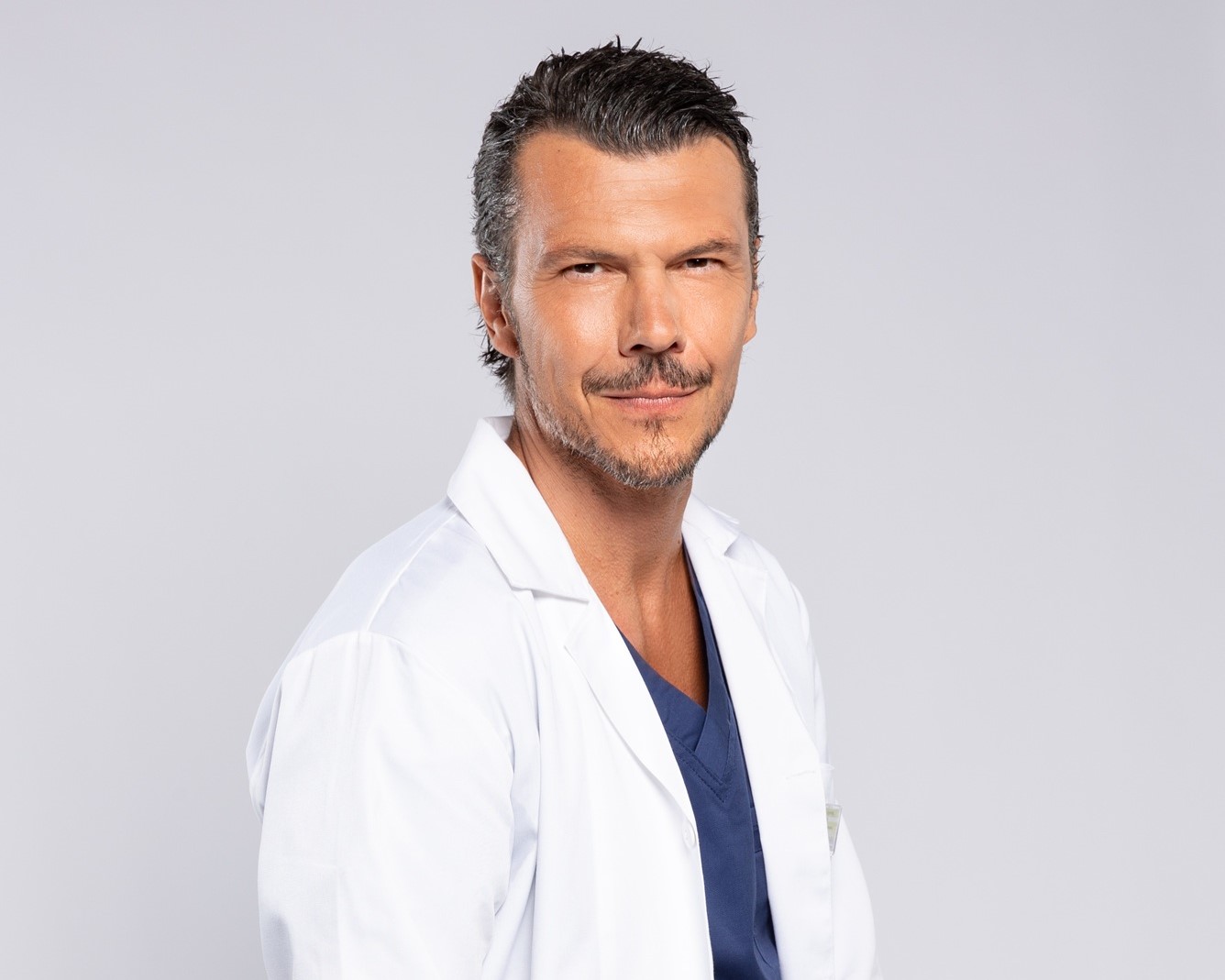 Ιωάννης Παπαζήσης δίνει spoiler για τον «Γιατρό»: Ο Αλέξανδρος διεκδικεί τη Σοφία