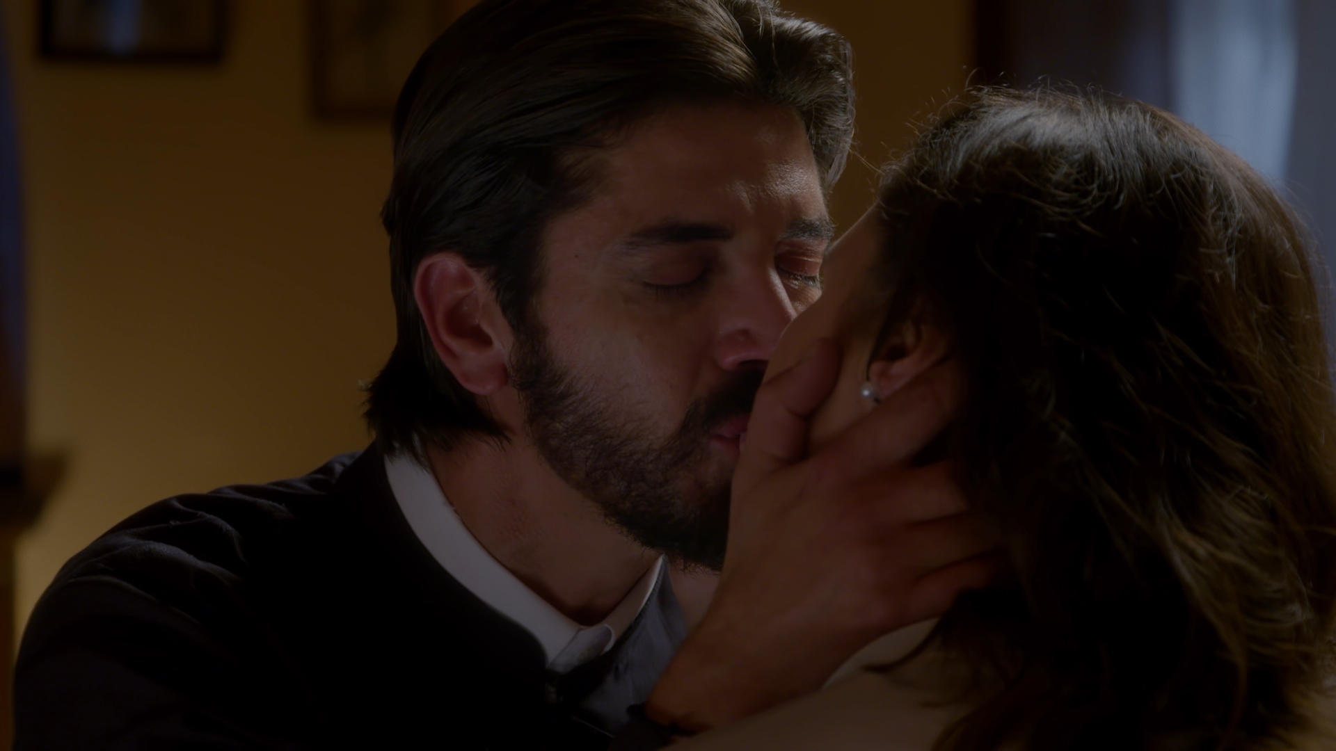 Άγιος Έρωτας – επόμενα επεισόδια: Χλόη και πατήρ Νικόλαος δεν μπορούν να αγνοήσουν τα συναισθήματά τους