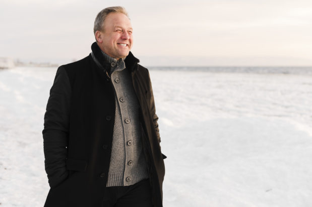 Οι άνδρες που γίνονται πιο γοητευτικοί με το πέρασμα του χρόνου, συχνά έχουν αυτές τις 8 καθημερινές συνήθειες