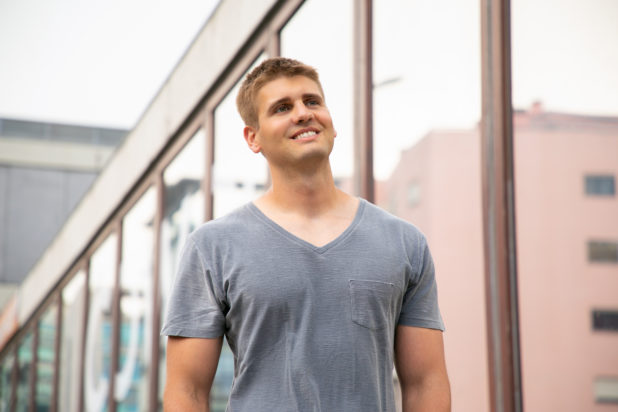 Νεαρός άνδρας αποκαλύπτει την απλή συνήθεια που τον βοήθησε να χάσει 45 κιλά - «Μετά την απώλεια βάρους νιώθω ξανά ο εαυτός μου»