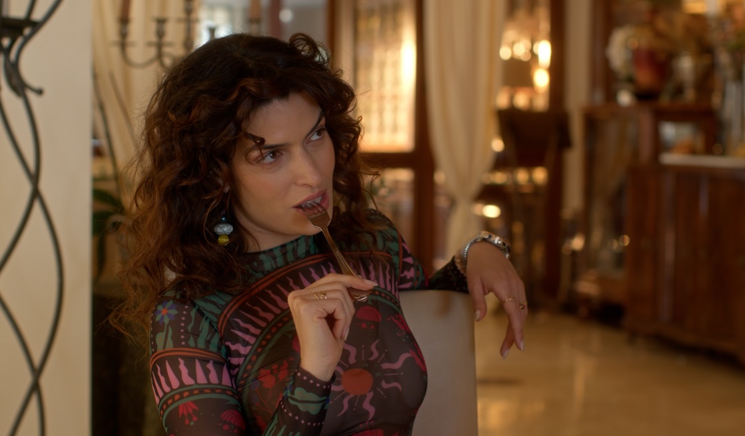 HOTΕΛ ΕΛVIRA: Τα νοθευμένα ποτά του Παντελή φέρνουν μπελάδες