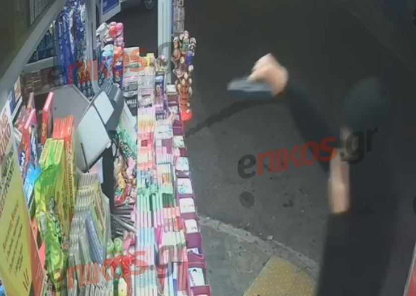 Αθήνα: Βίντεο ντοκουμέντα από τη δράση των 16χρονων που «χτυπούσαν» περίπτερα στα νότια προάστια
