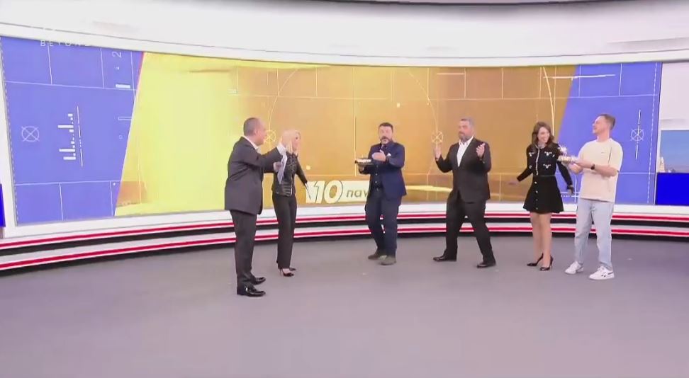 Γενέθλια για την Μίνα Καραμήτρου- Η έκπληξη Νιφλή- Κολοκυθά