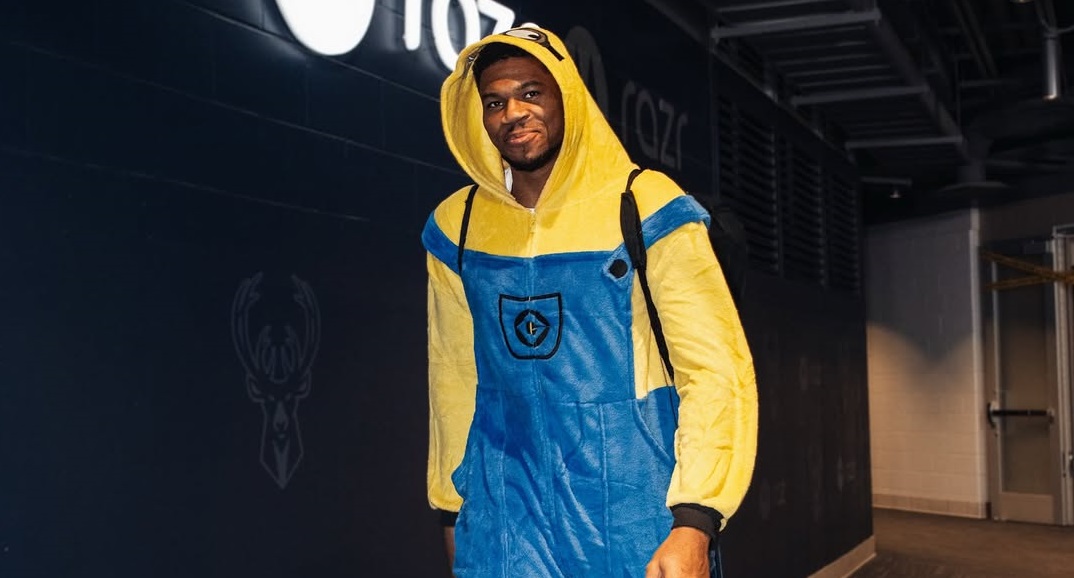 Γιάννης Αντετοκούνμπο: Ντύθηκε… minion για το Halloween – «Είναι το ψηλότερο που έχετε δει»