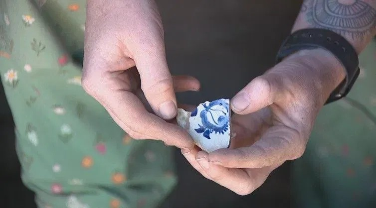 Αρχαιολόγοι ψάχνουν για τεχνουργήματα στο εσωτερικό του εστιατορίου μετά τη φωτιά. Φωτογραφία: Dayton 24/7