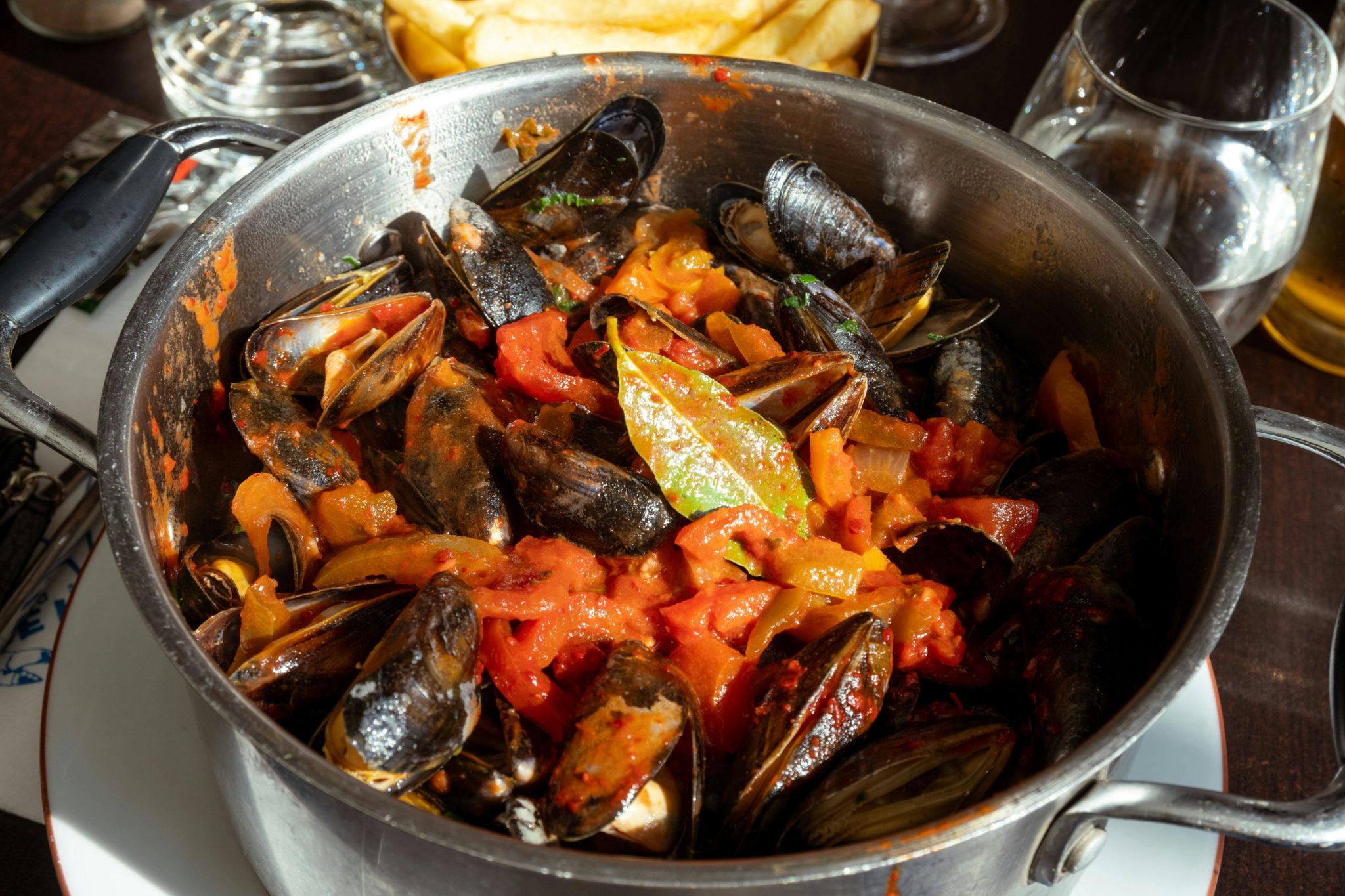 Συνταγή για μύδια αχνιστά του Gordon Ramsay. Φωτογραφία: Pexels