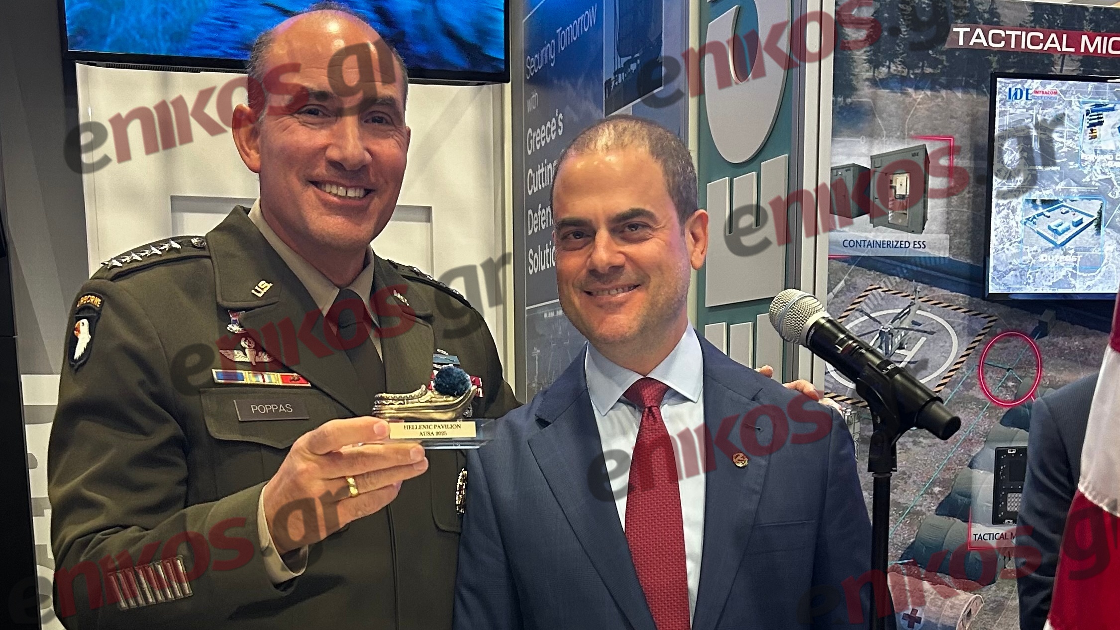 Αποστολή στην Ουάσιγκτον: O ελληνικής καταγωγής Στρατηγός Άντριου Πόππας στο ελληνικό περίπτερο της AUSA – Ενθουσιασμός με το τσαρούχι