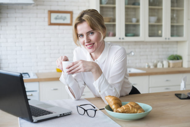 Γυναίκα που έχασε 34 κιλά μοιράζεται τις 10 συμβουλές που την βοήθησαν να ξαναβρεί τη φόρμα της - «Διαχείριση άγχους, περισσότερη πρωτεΐνη»