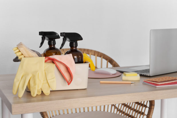 Οξυζενέ: 6 πράγματα που δεν πρέπει να καθαρίζετε ποτέ με υπεροξείδιο του υδρογόνου, σύμφωνα με ειδικούς