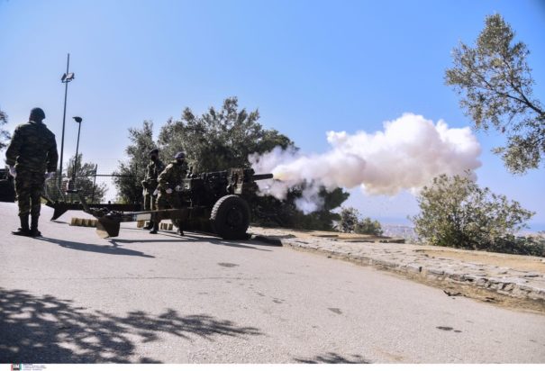 στρατός κανονιοβολισμοί Λυκαβηττός