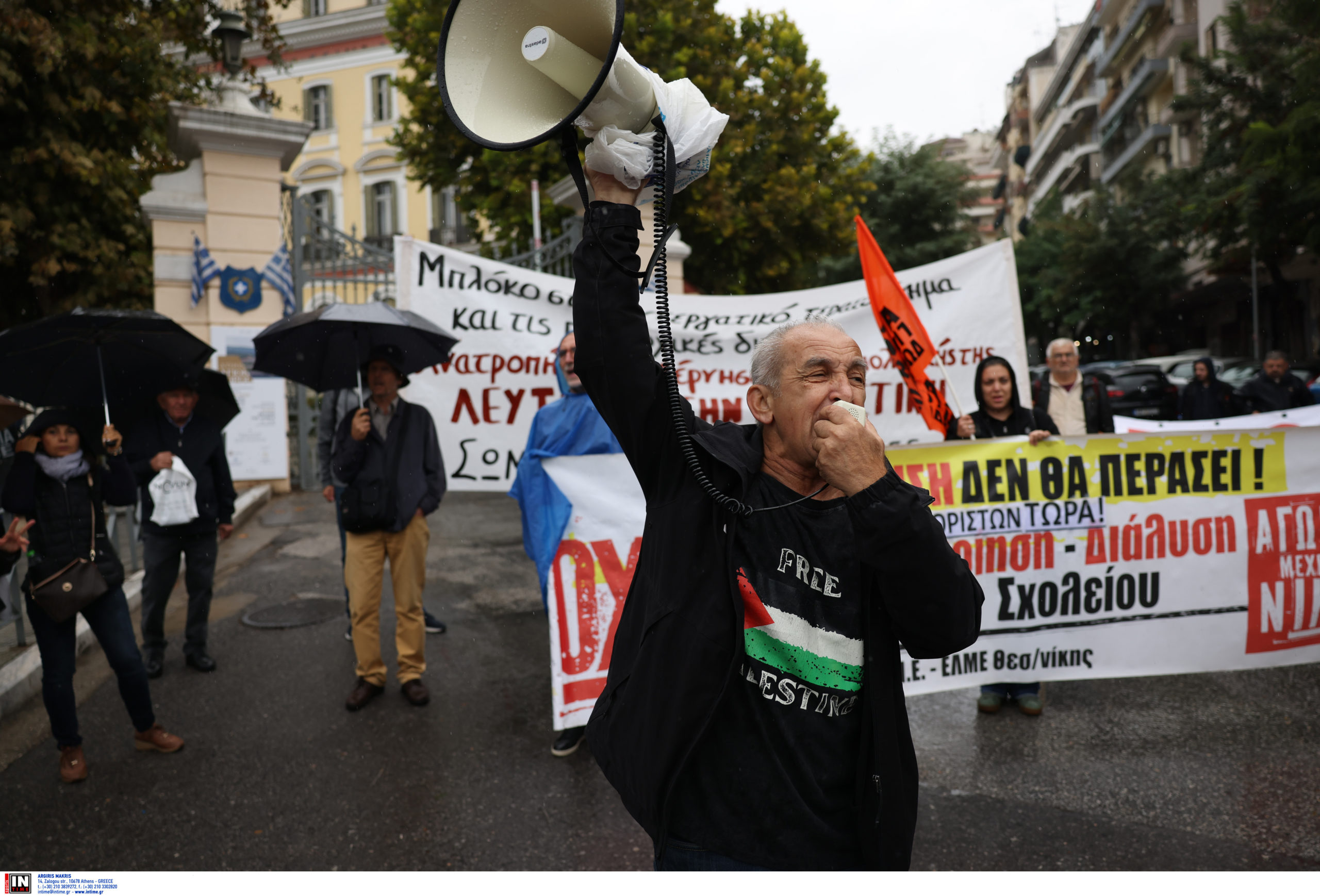 Υπό βροχή οι απεργιακές συγκεντρώσεις στη Θεσσαλονίκη – «Δεν αντέχουμε άλλο» – ΦΩΤΟ και ΒΙΝΤΕΟ