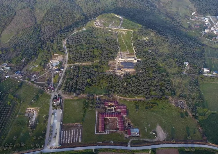 Εναέρια λήψη της Μητρόπολης όπου ανακαλύφθηκε μια αγορά 1.800 ετών. Φωτογραφία: Anatolian Archaeology 