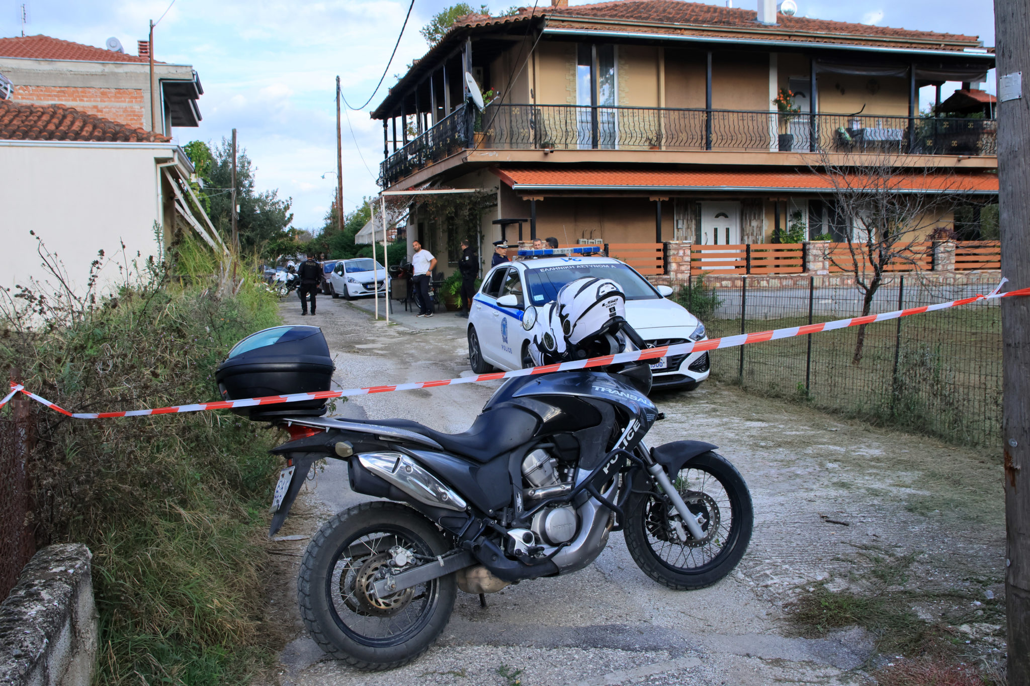 Τρίκαλα, δολοφονία, έγκλημα, 18χρονος, μητέρα