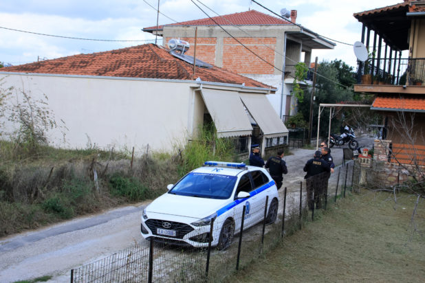 Τρίκαλα, δολοφονία, έγκλημα, 18χρονος, μητέρα