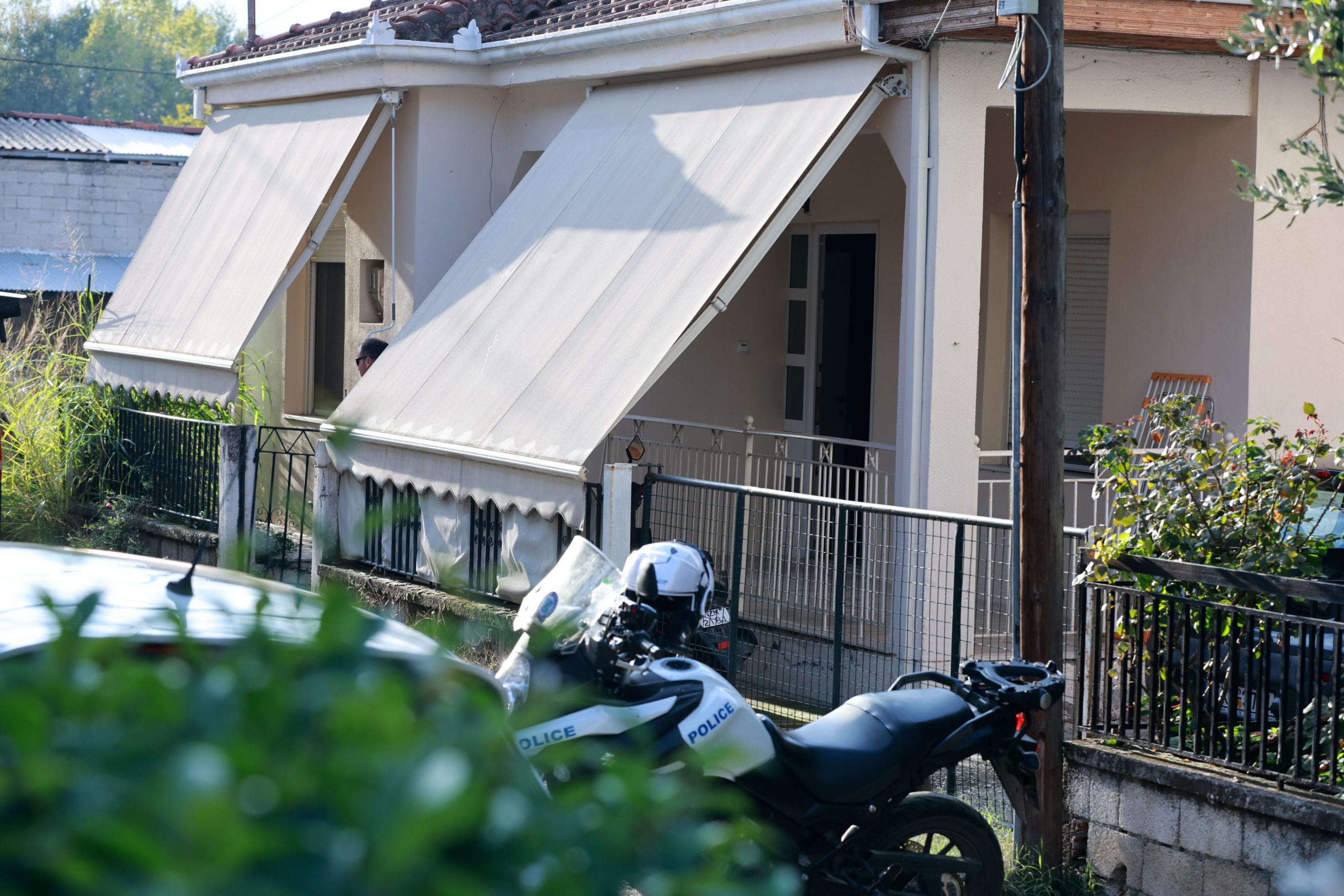 Τρίκαλα, δολοφονία, έγκλημα, 18χρονος, μητέρα