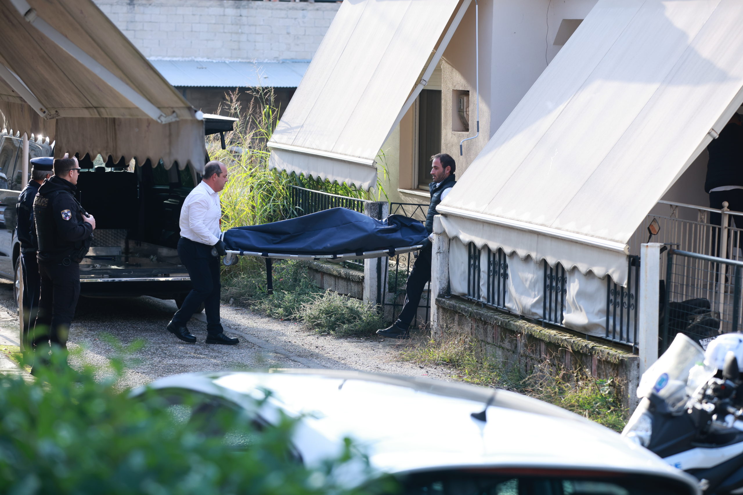 Τρίκαλα, δολοφονία, έγκλημα, 18χρονος, μητέρα