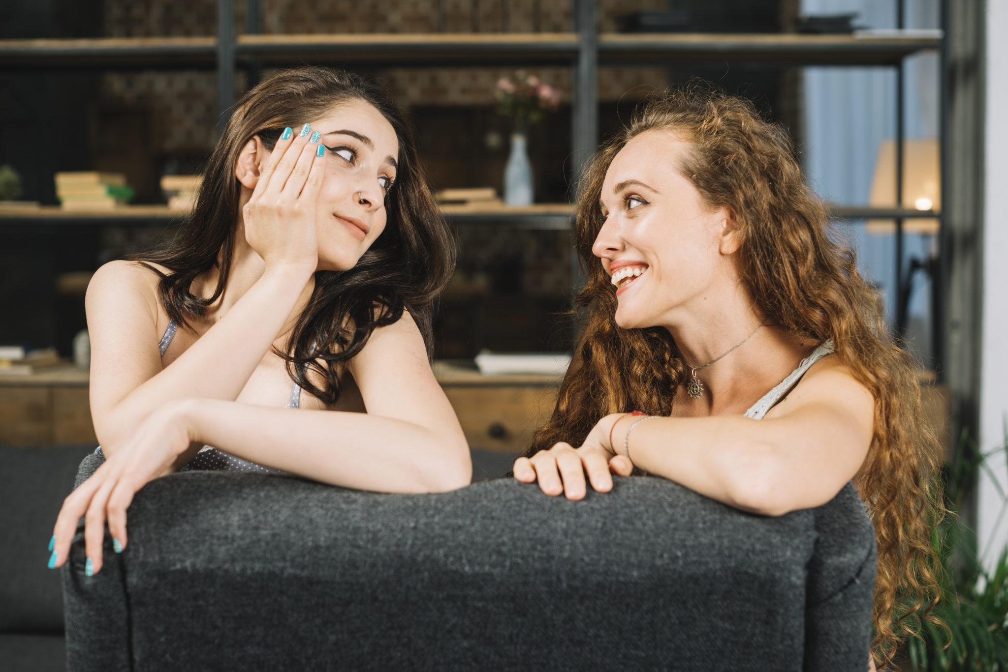 Οι 10 τρόποι για να καταλάβετε αν κάποιος σας αντιπαθεί κρυφά, χωρίς να σας πει ούτε λέξη