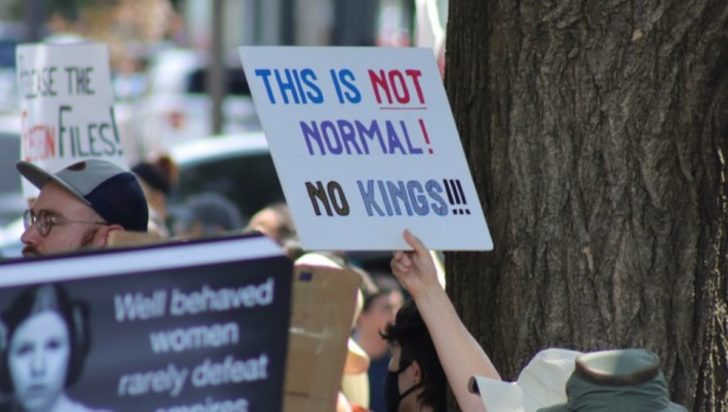ΗΠΑ διαδηλώσεις κατά Τραμπ όχι στους βασιλιάδες