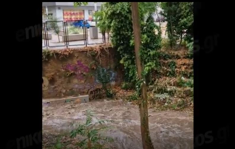 Κακοκαιρία: «Φούσκωσε» η ρεματιά Χαλανδρίου – ΒΙΝΤΕΟ αναγνώστη