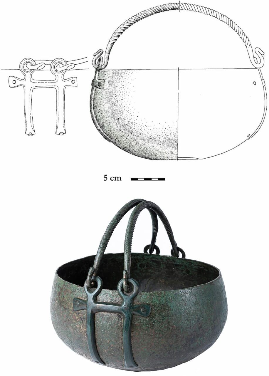 Το χάλκινο καζάνι. Φωτογραφία: L. György