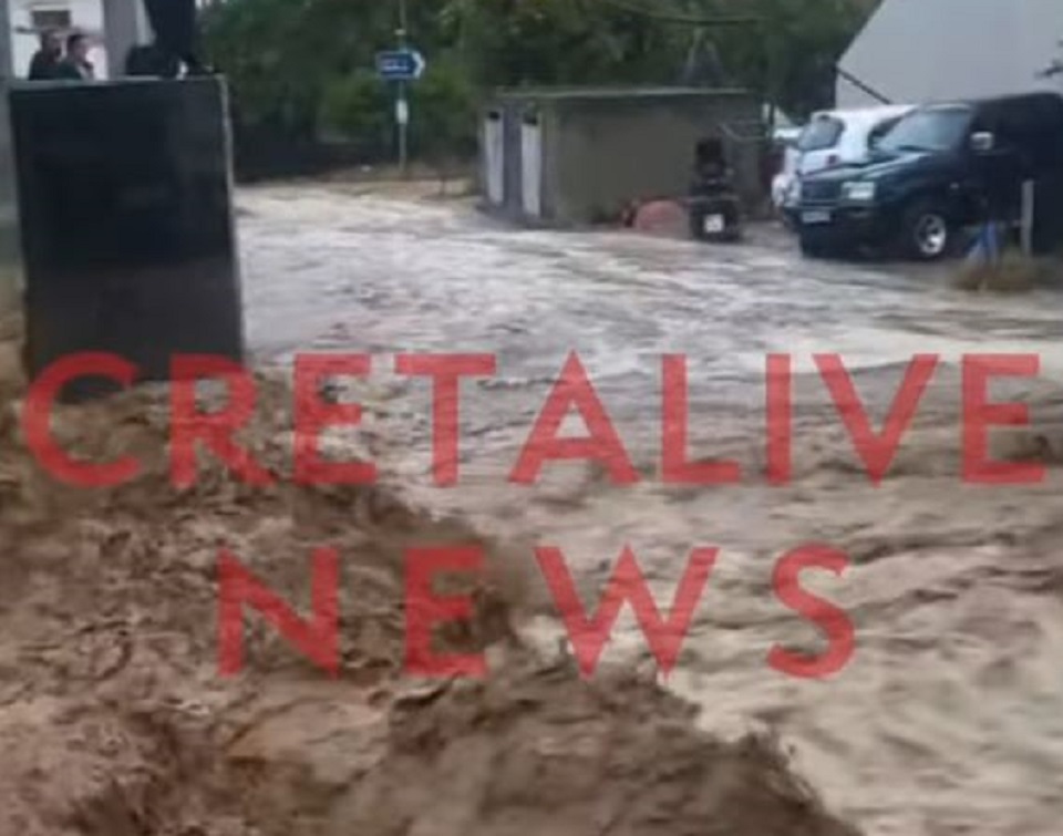 «Βούλιαξε» η Κρήτη: Ισχυρές βροχοπτώσεις προκάλεσαν προβλήματα στις μετακινήσεις – Κατολισθήσεις στο ΒΟΑΚ – ΦΩΤΟ και ΒΙΝΤΕΟ