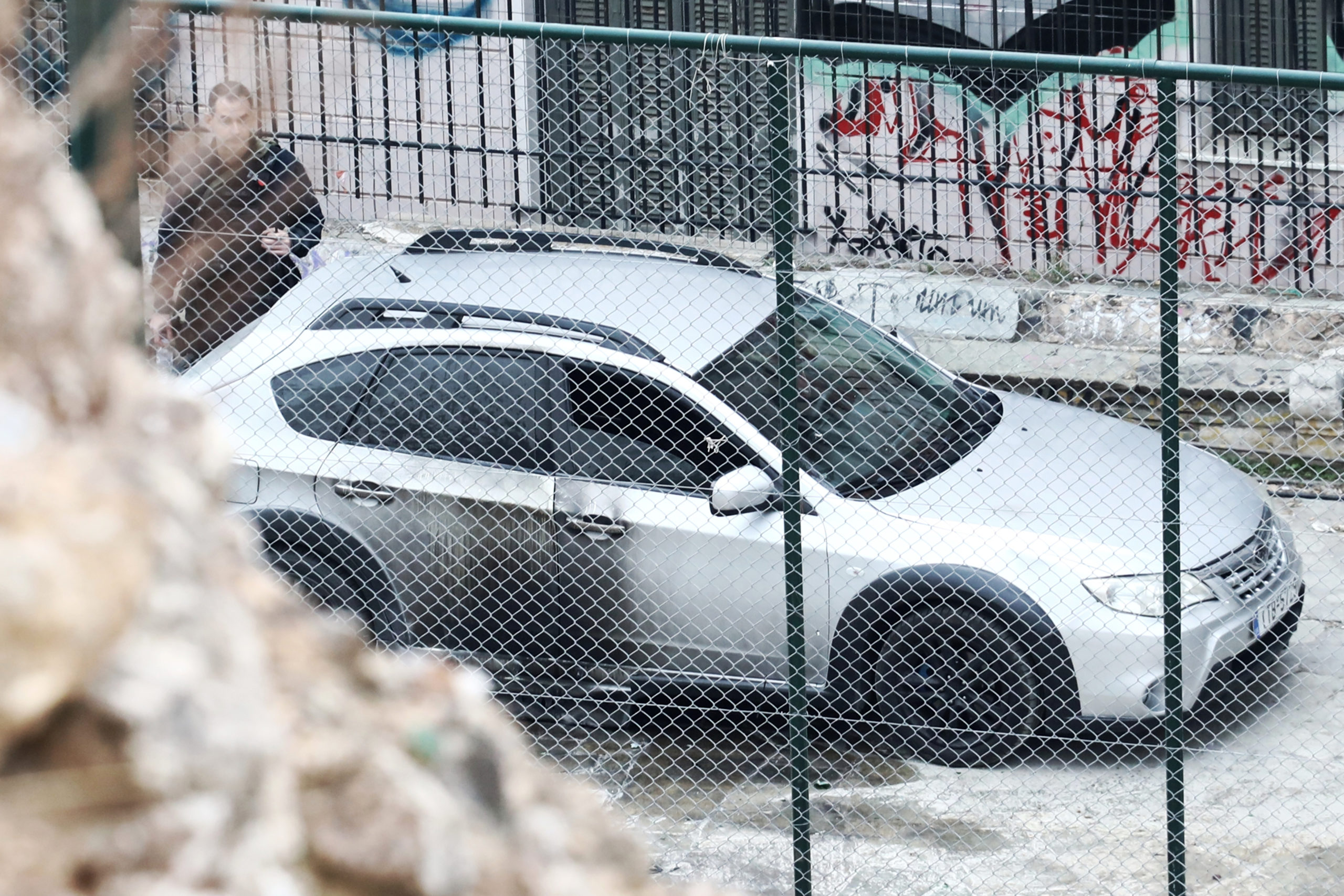 Λόφος Στρέφη, Επίθεση, μολότοφ