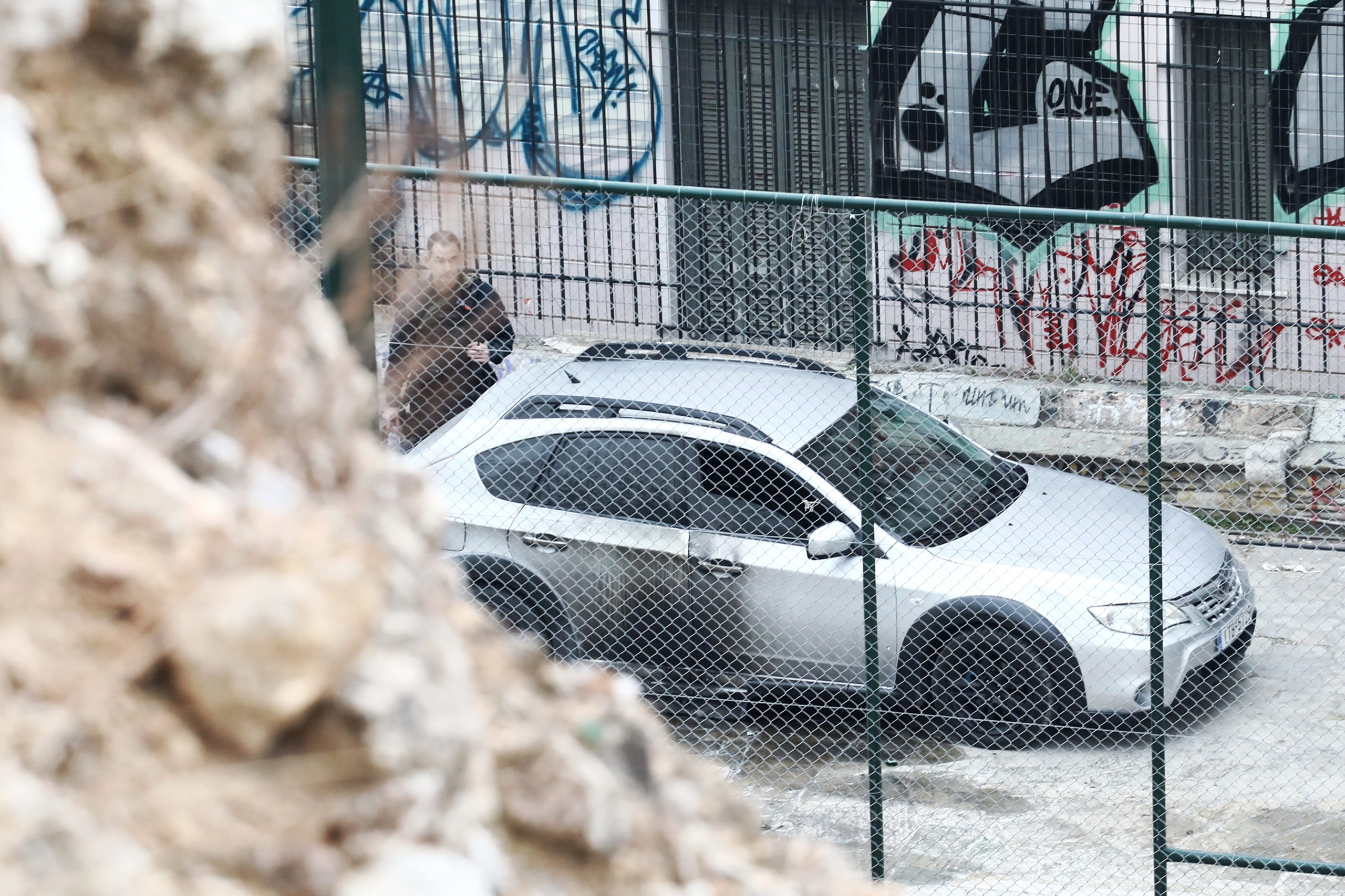 Λόφος Στρέφη, Επίθεση, μολότοφ