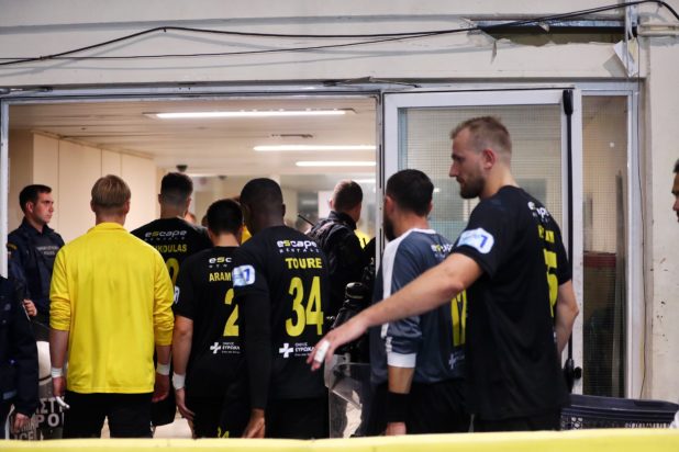 ΑΕΚ, Ολυμπιακός, διακοπή, χάντμπολ