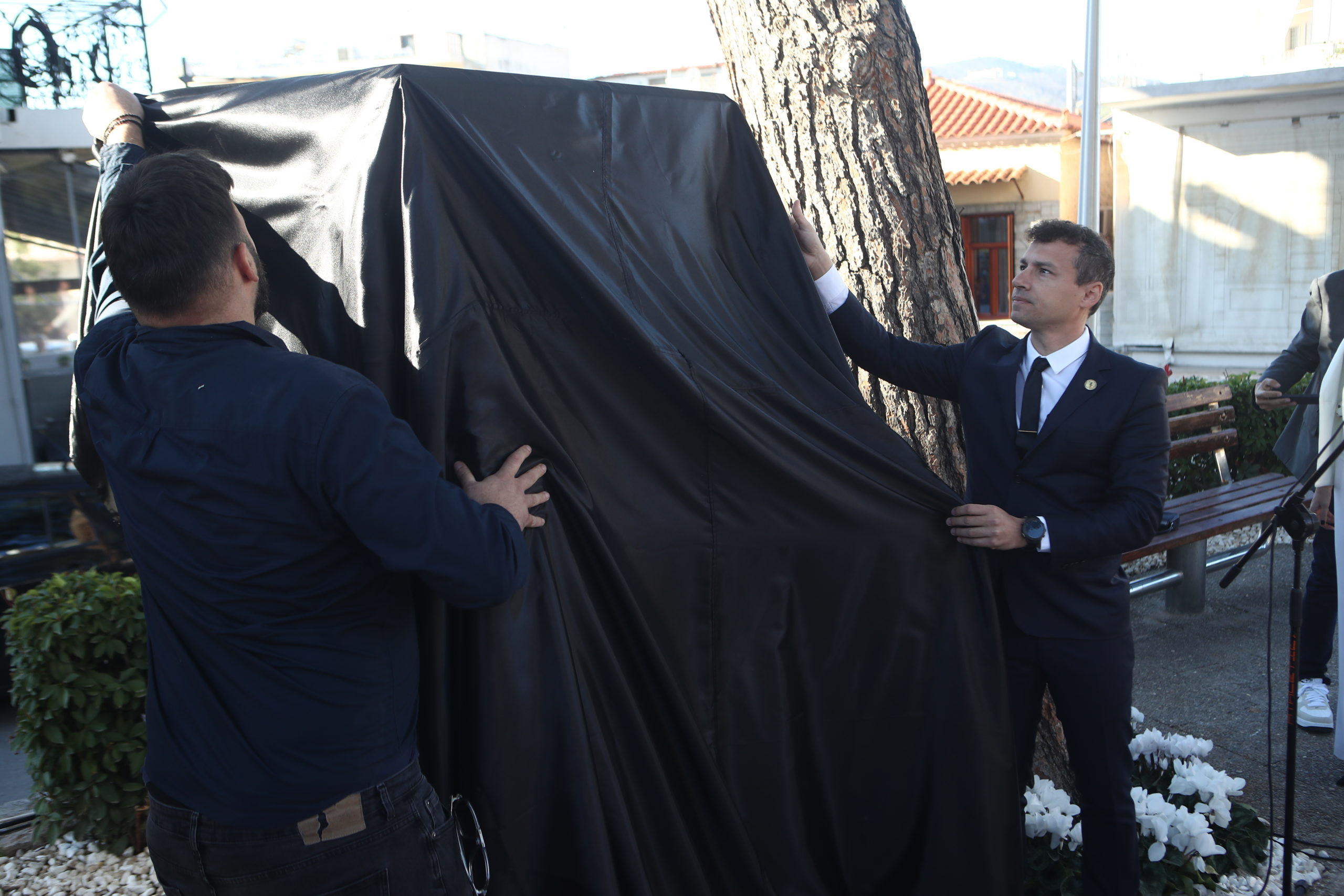 Μάνδρα, επέτειος, μνημείο 