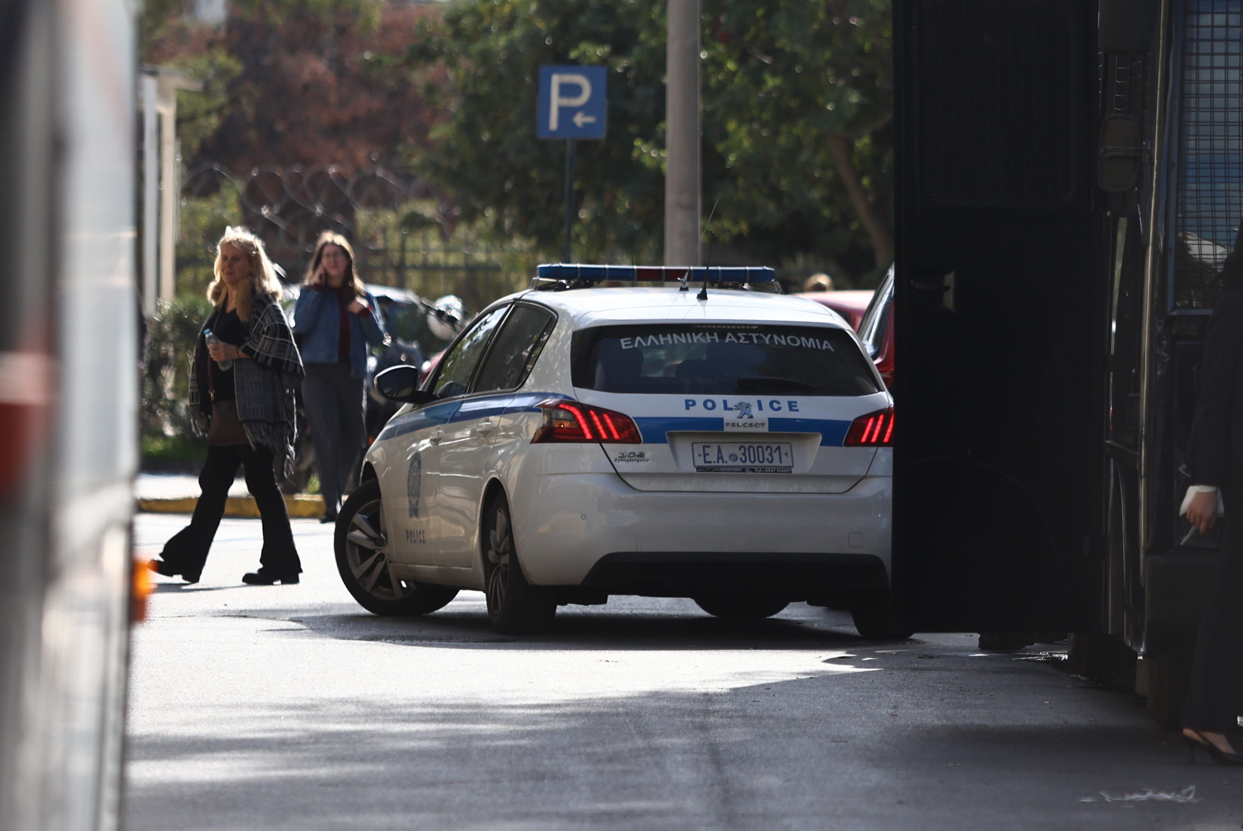 Φωτογραφία από την μεταγωγή της Δήμητρας Ματσούκα