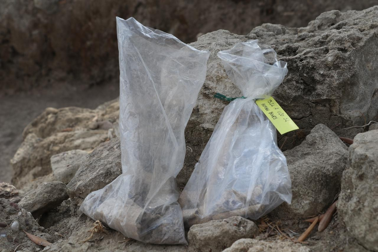 Οι ανασκαφικές εργασίες συνεχίζονται στον αρχαίο οικισμό της Ουγκαρίτ, που υπήρξε κάποτε σημαντικό εμπορικό κέντρο στην αρχαιότητα, όπου έρχονται στο φως ίχνη του επί μακρόν θαμμένου πολιτισμού στη Λατάκια της Συρίας, στις 19 Οκτωβρίου 2025.Φωτογραφία: ΑΑ