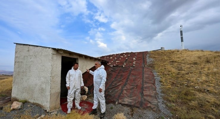 Η ανακάλυψη μιας μνημειώδους δομής κάτω από το έδαφος, που περιλαμβάνει ένα δίκτυο θαλάμων και διαδρόμων, έγινε μετά την αναχαίτιση παράνομης ανασκαφής, το 2022. Αυτή η δομή, που μπορεί να χρησίμευε ως βασιλικός ή τελετουργικός χώρος, θεωρείται πλέον ορόσημο στην αρχαιολογία των Ουραρτού. Φωτογραφία: ΑΑ