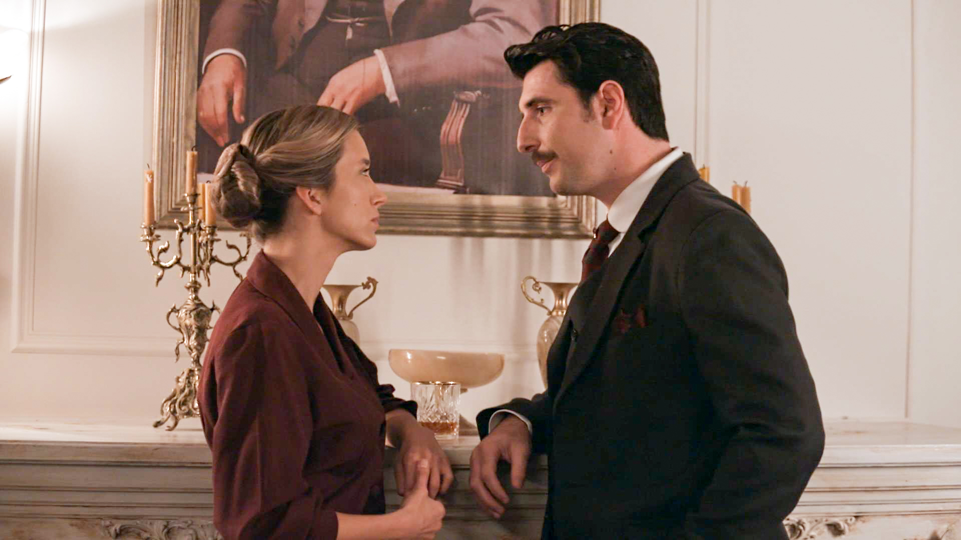 Grand Hotel: Η Ελένη αποκαλύπτει στον Ρήγα ότι ο Χατζημήτρος θέλει να χτίσει πάνω στο ξενοδοχείο το δικό του εργοστάσιο