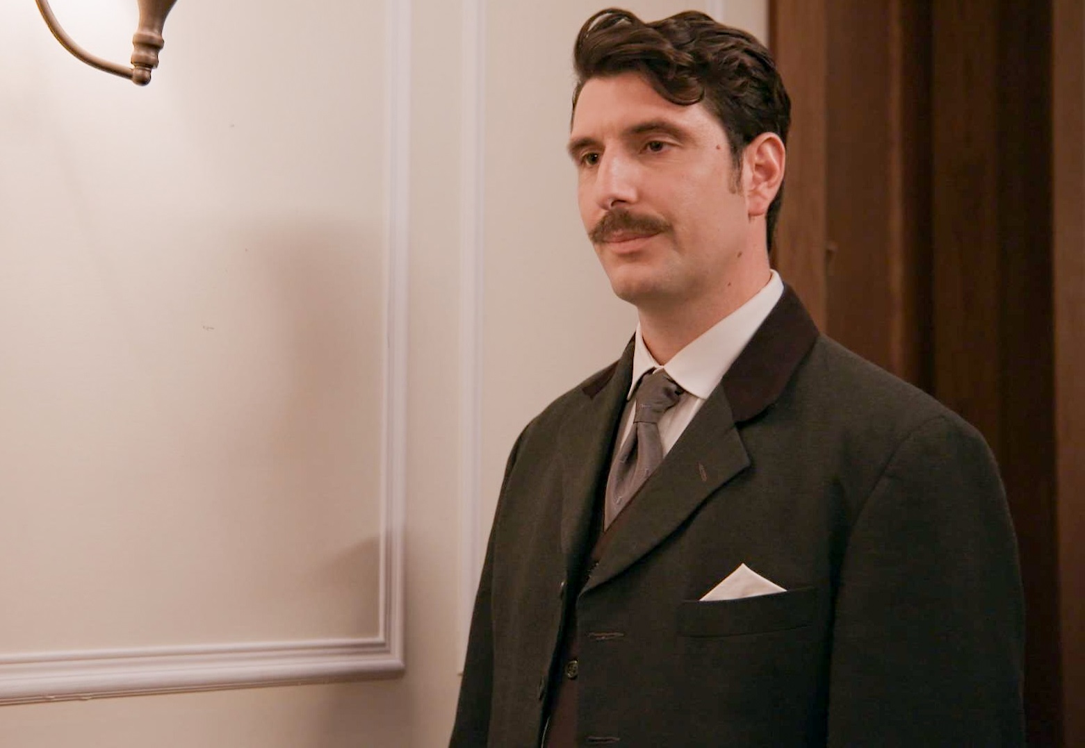 Grand Hotel: Ο Ρήγας κάνει σκηνή ζηλοτυπίας στην Κυβέλη, απόψε στις 21:00 στον ΑΝΤ1