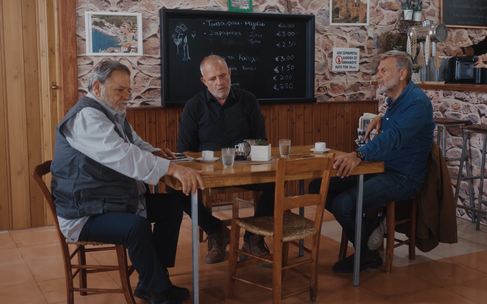 Η Γη της Ελιάς: Ο Δημοσθένης μαθαίνει πως η νέα αρχηγός της σπείρας είναι η Χριστιάνα