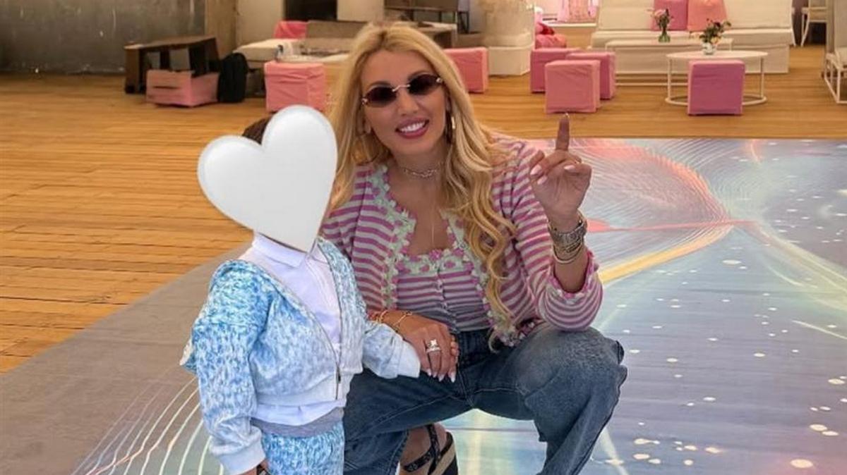 Κωνσταντίνα Σπυροπούλου: Το χριστουγεννιάτικο δέντρο – υπερπαραγωγή που στόλισε στο σπίτι της