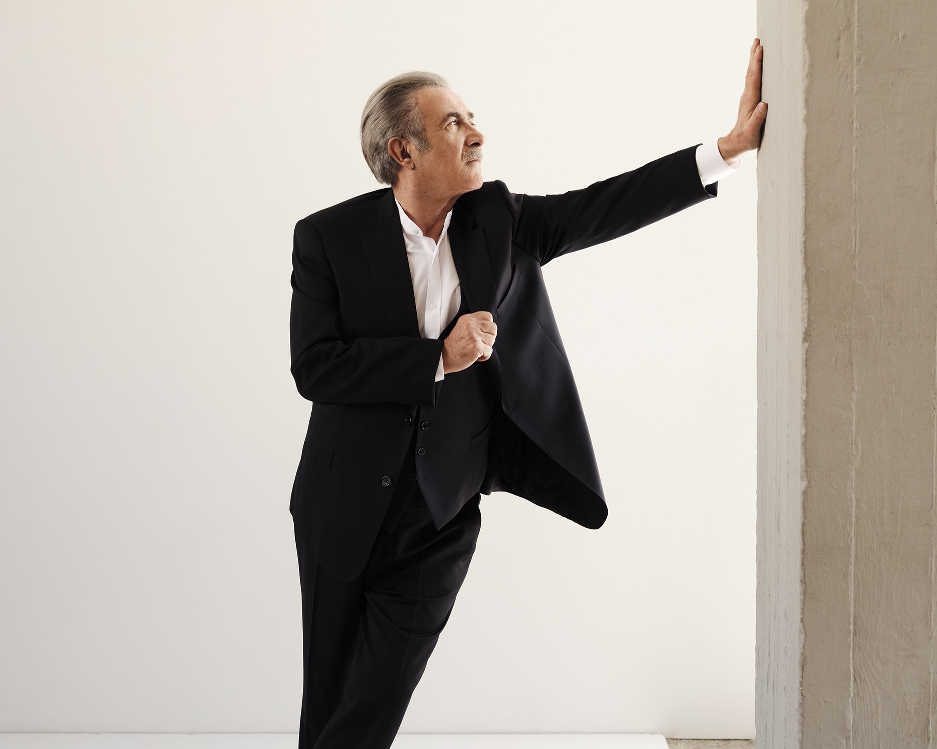 Αλ Τσαντίρι Νιουζ: Ο Λάκης Λαζόπουλος υποδέχεται τον Νίκο Μερτζάνο, τον Papazó και τη Νίνα Μαζάνη