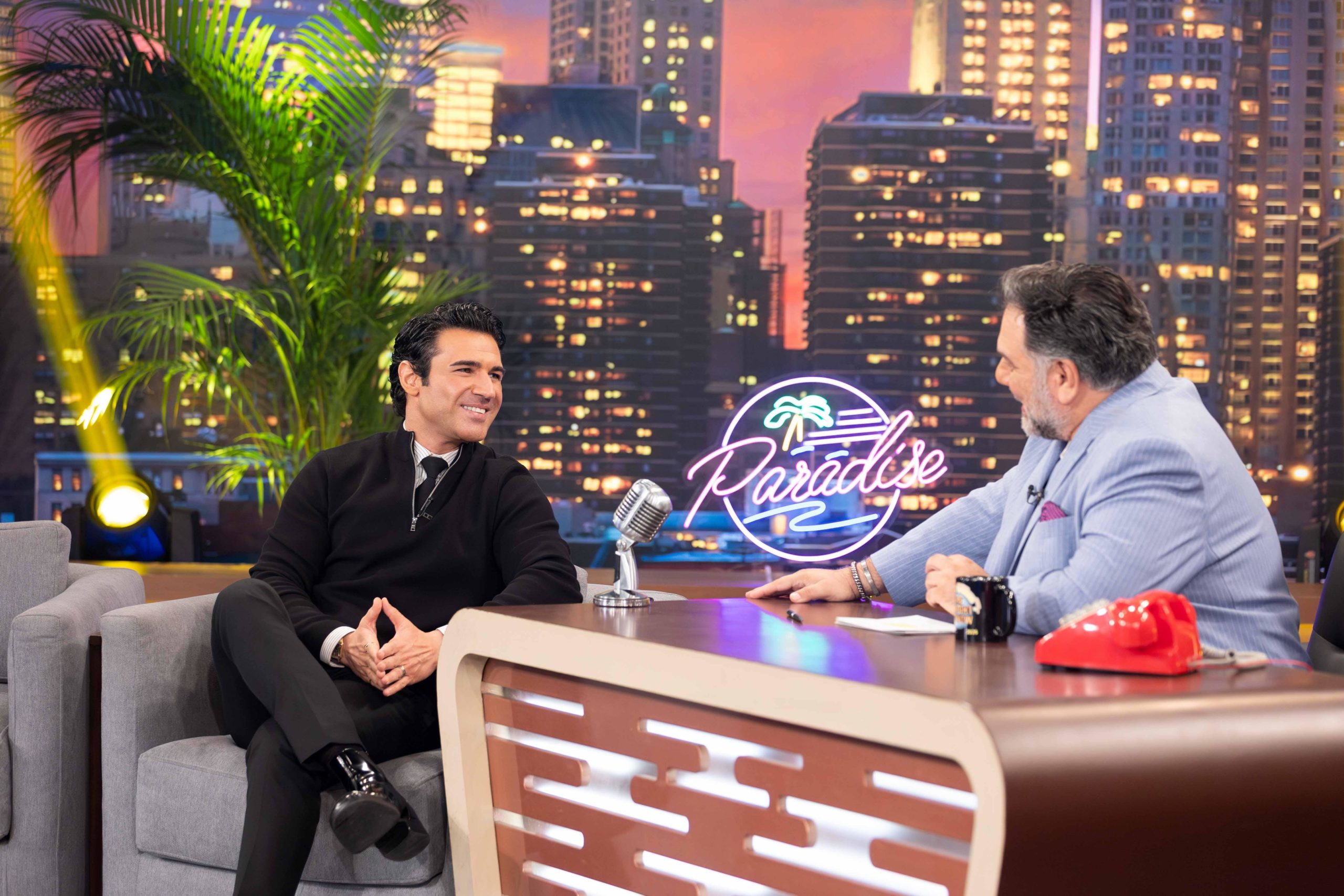 Πέτρος Ιακωβίδης: «Έγινα τραγουδιστής γιατί είδα τον Βοσκόπουλο – Έχω καψούρα με τον Καρρά»