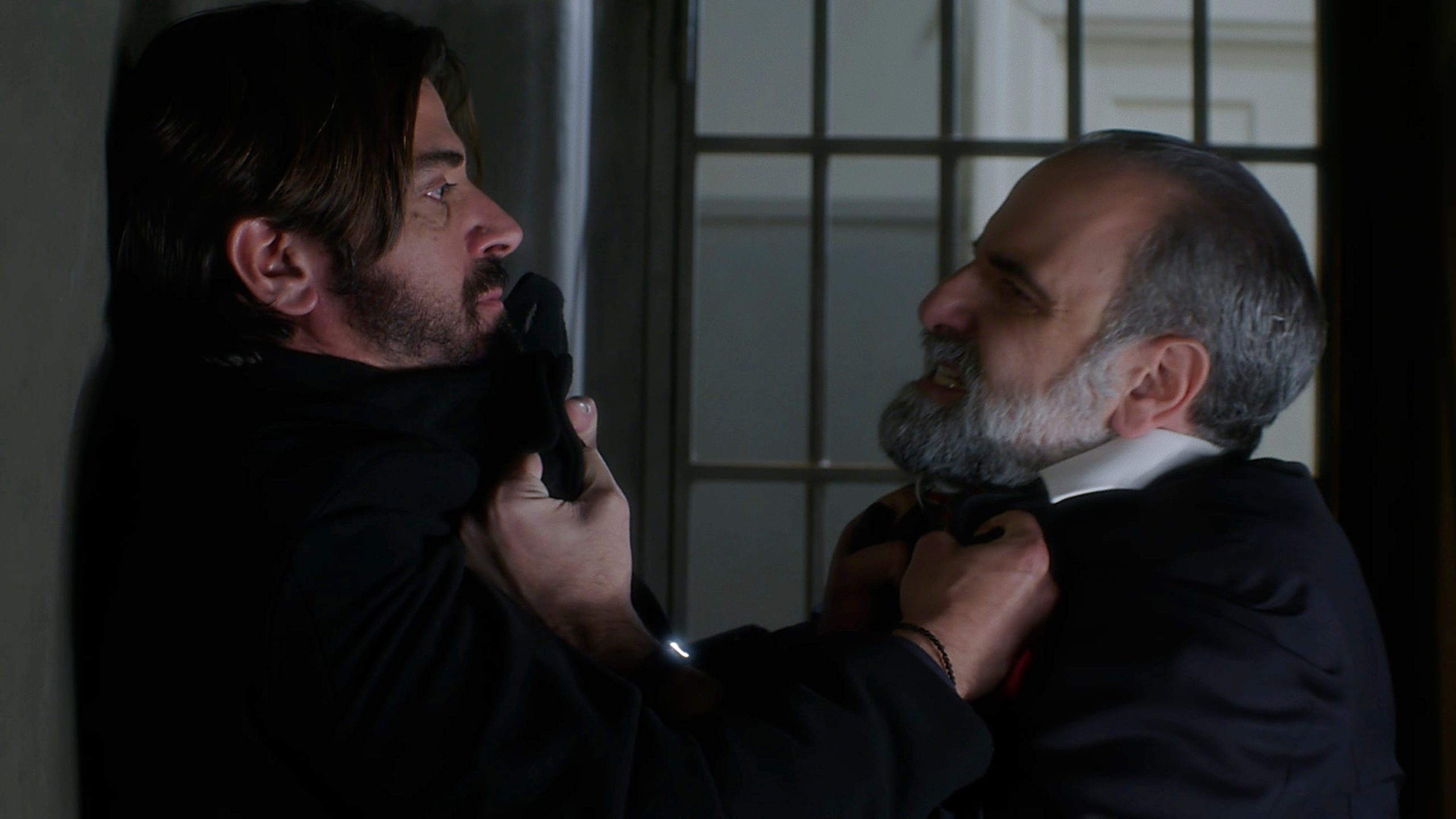 Άγιος έρωτας: Πιάνονται στα χέρια Μαρκόπουλος και π. Νικόλαος