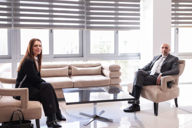 Πρόεδρος του ΕΒΕΑ, κ. Γιάννης Μπρατάκος, και η Γενική Γραμματέας Ιδιωτικών Επενδύσεων του Υπουργείου Ανάπτυξης, κα Στελλίνα Σιαράπη.