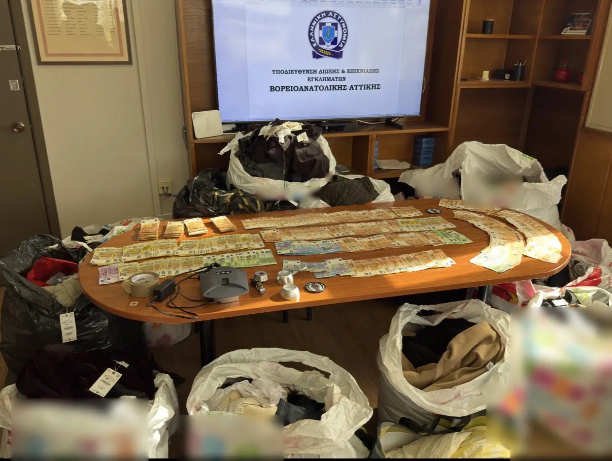 ΕΛΑΣ: Ταυτόχρονη επιχείρηση σε Αττική και Τίρανα για την εξάρθρωση συμμορίας που έκλεβε ρούχα από καταστήματα – 8 συλλήψεις