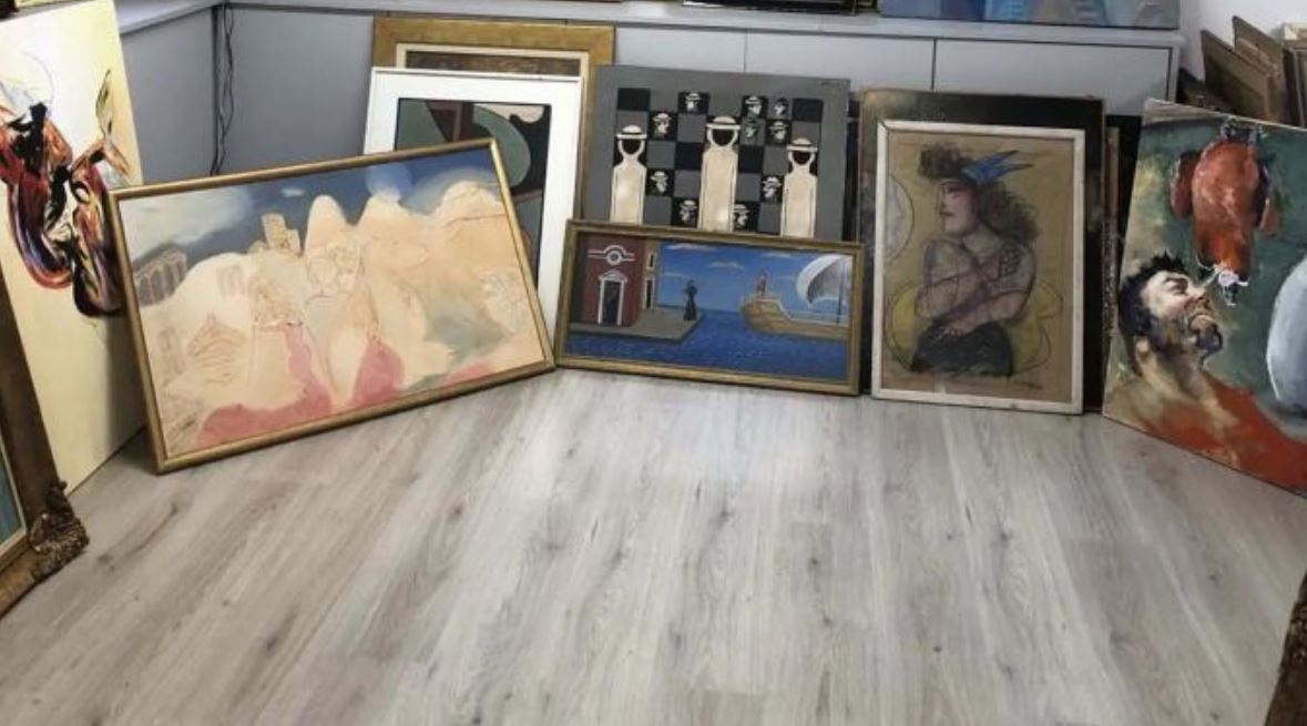Αττική: Πώς εντοπίστηκαν τα 480 πλαστά έργα τέχνης – Ο επιχειρηματίας που έλαβε πλαστό πίνακα αντί για ράβδους χρυσού