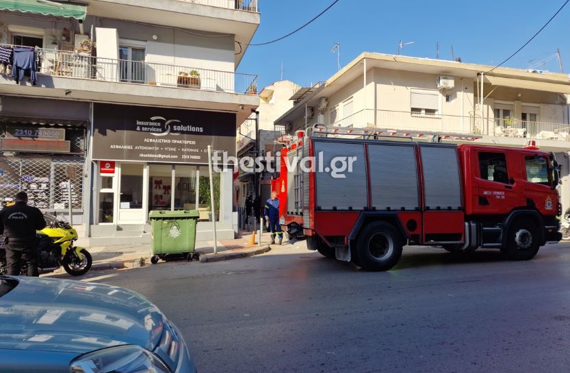 Φωτιά σε διαμέρισμα στη Θεσσαλονίκη – Εκκενώθηκε η οικοδομή, εγκαύματα υπέστη μια γυναίκα – Δείτε βίντεο 